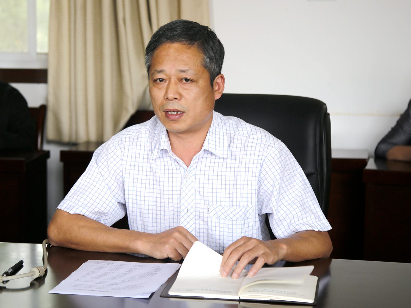 党委书记巴新华讲话